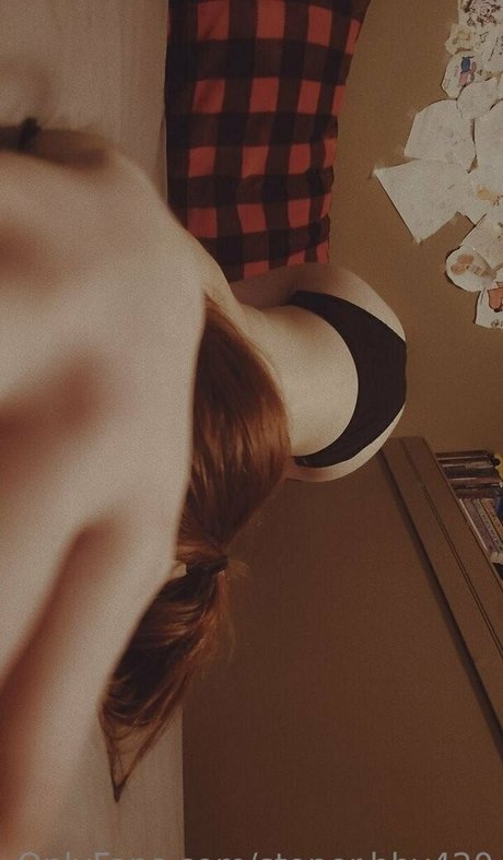 stoner bby420 onlyfans model photos