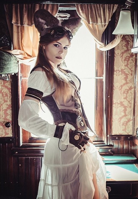 Anya Ichios desnuda onlyfans