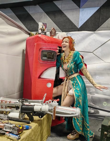 Anya Ichios onlyfans.