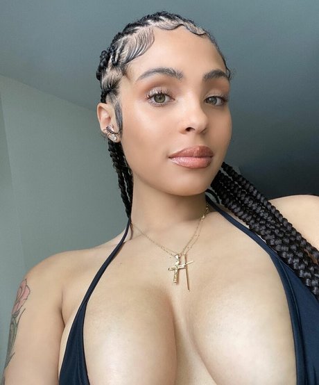 Jasmine Grenaway onlyfans model