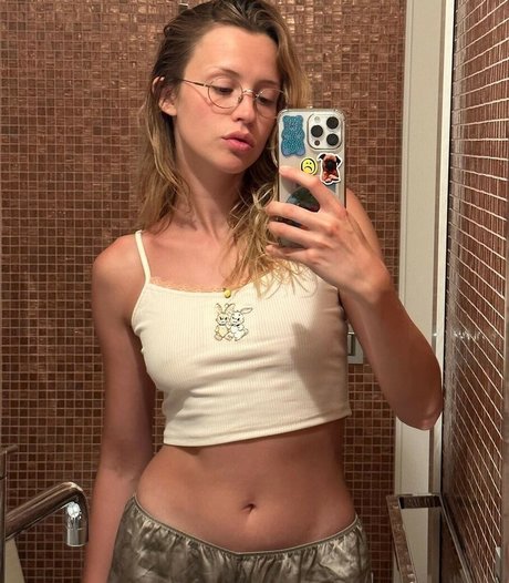 Angele Van Laeken onlyfans nude tits