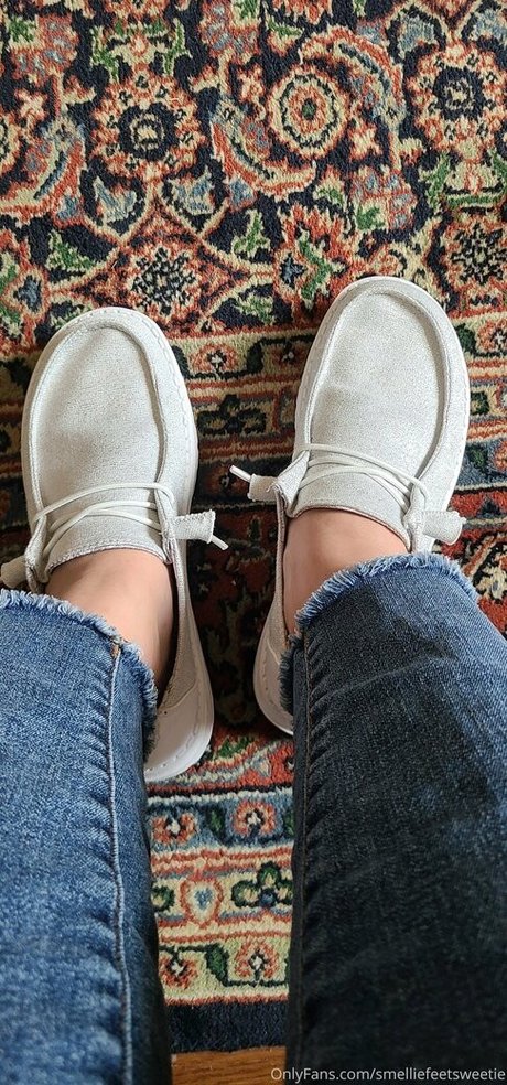 smelliefeetsweetie onlyfans desnuda
