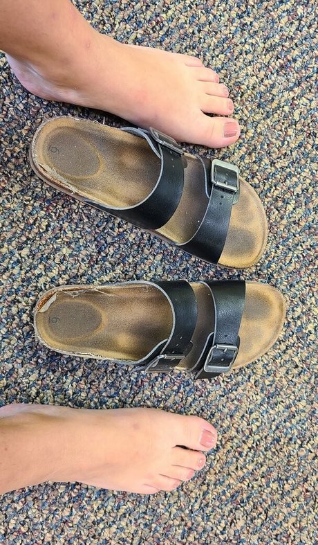 smelliefeetsweetie nude onlyfans leaks