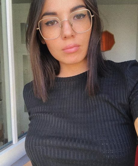 Agathe Auproux onlyfans images