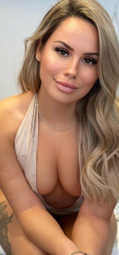 Belle Emmanuelle onlyfans photo