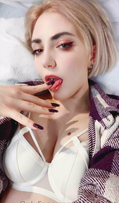 fleurxy onlyfans topless