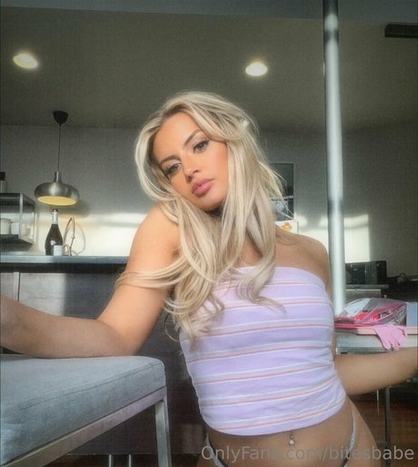 bitesbabe onlyfans desnuda