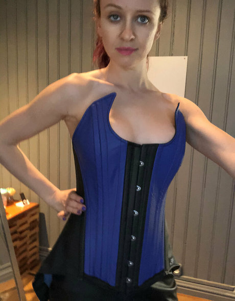 pregnant milf onlyfans top selfie