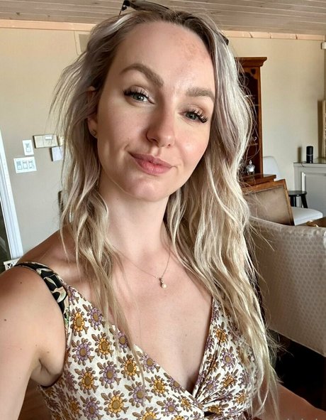 nurseryleigh onlyfans leaked naked