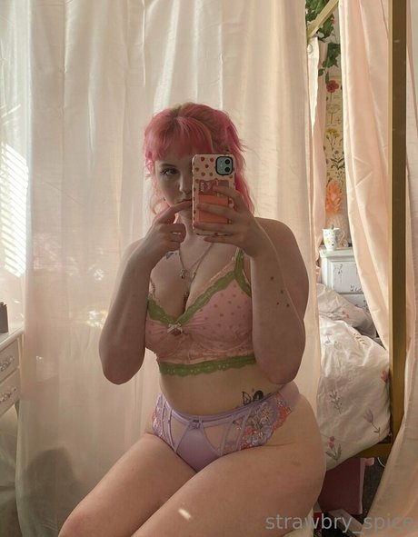 strawbryspice nude leak onlyfans