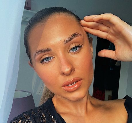 big tits skinny onlyfans erotic photos