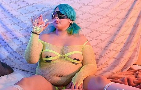 couchqueenie pics onlyfans