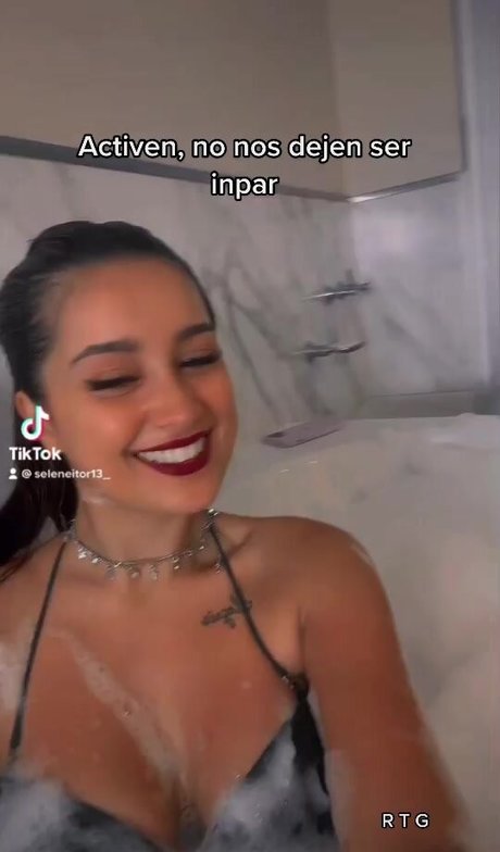 Seleneitor onlyfans nude pictures