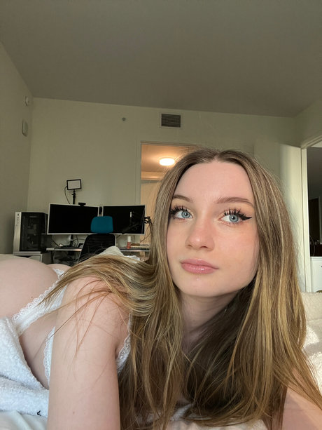 Comflly nude leak onlyfans