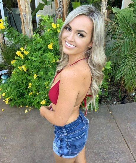 Ashley Freiberg onlyfans leakes