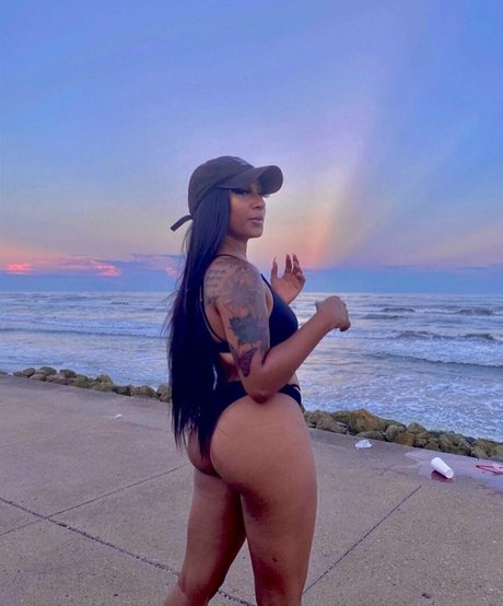 chubby babe onlyfans art naked pictures