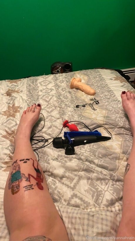 vannahrain onlyfans strip