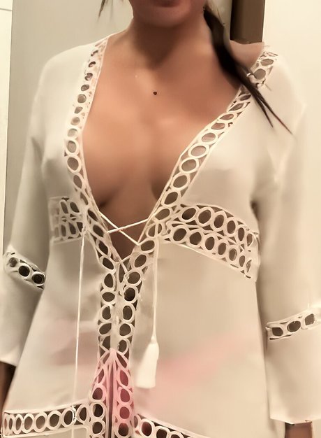 Bella Menezes onlyfans naked leak