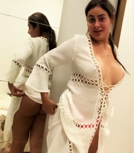 Bella Menezes onlyfans naked leak