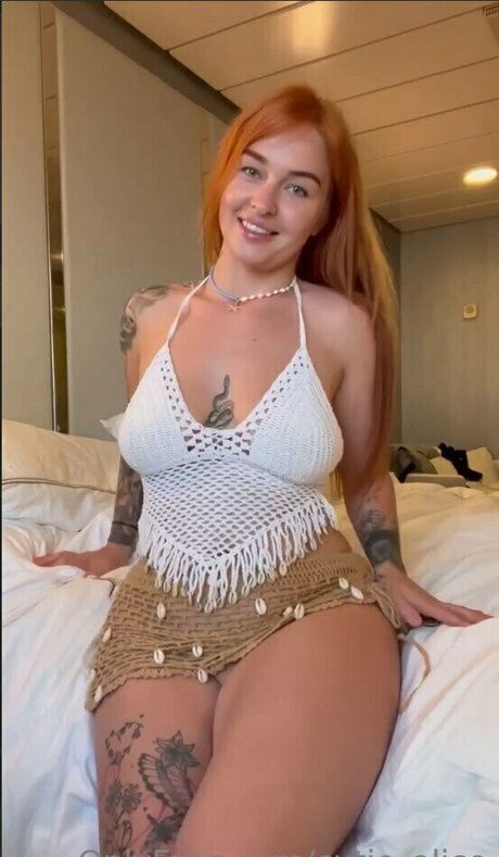 lesbian kissing onlyfans sexy xxx pics