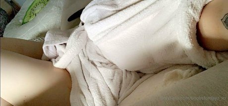 boobsfordayz xo onlyfans striptease