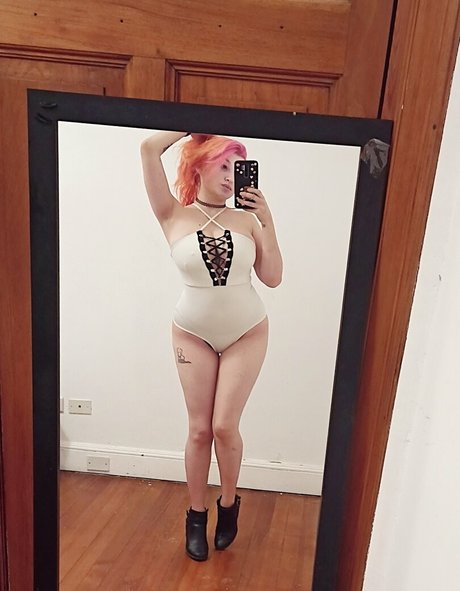 cabaretpanda onlyfans picture