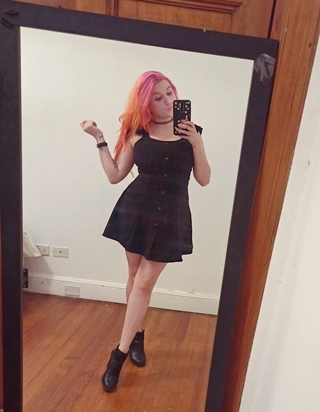 cabaretpanda only fans pic