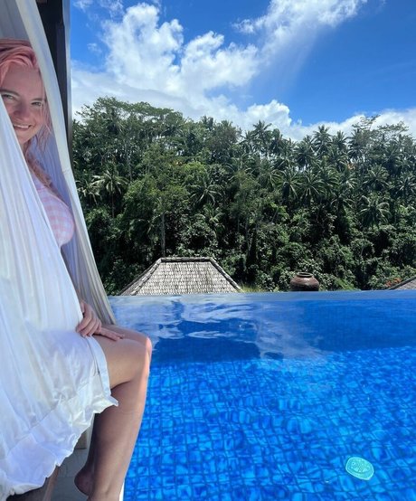 Grace Chatto tits onlyfans