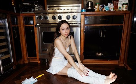 Esther Povitsky naked onlyfans leak