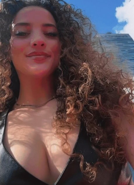 Sofie Dossi onlyfans naked