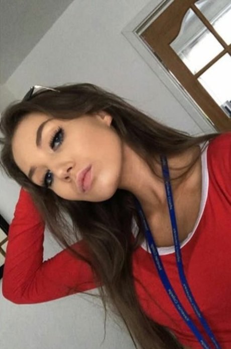 Elise Clayton nude onlyfans pics