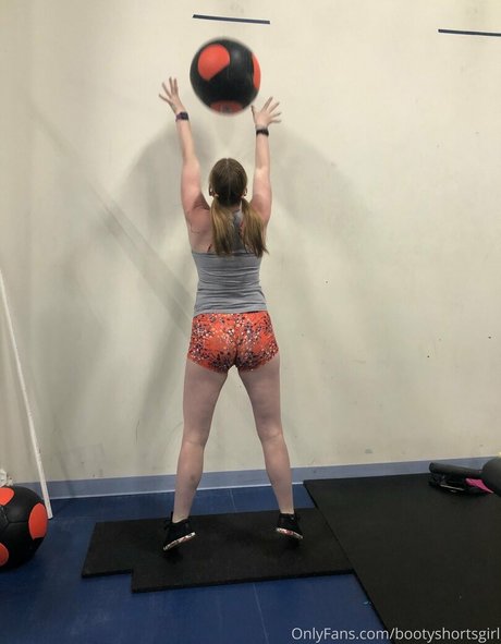 bootyshortsgirl strip onlyfans