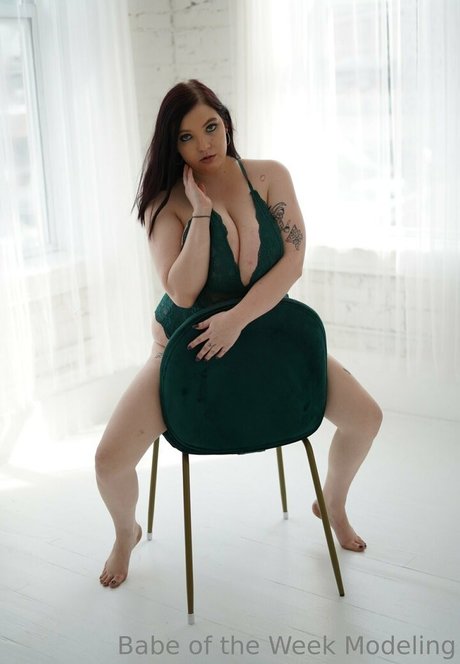 babeoftheweek onlyfans picture