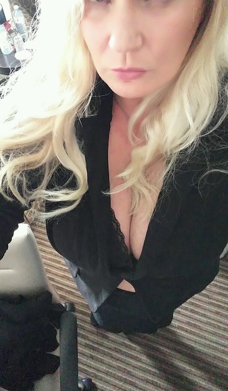 uniquilyyours onlyfans star