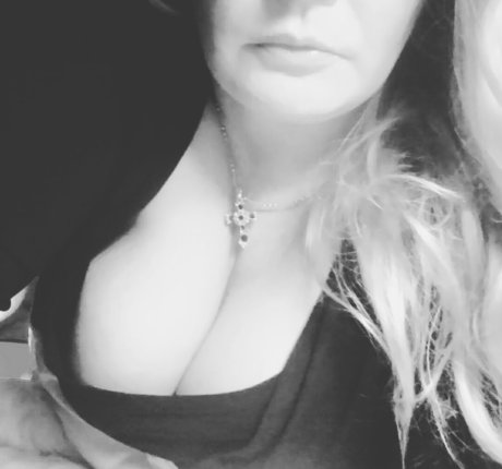 uniquilyyours onlyfans images