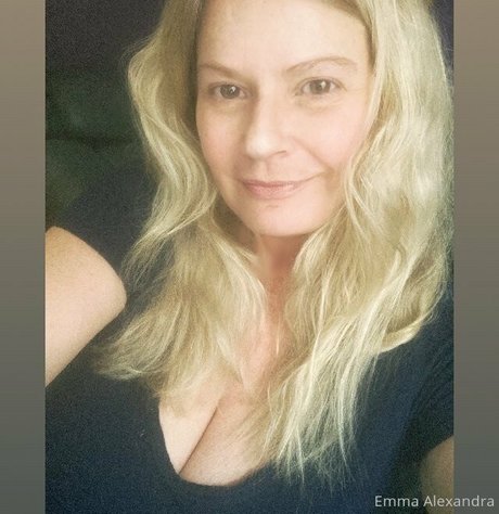 uniquilyyours nude onlyfans porn