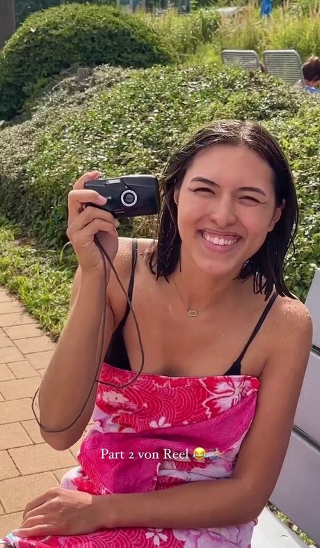 Shanti Tan onlyfans images