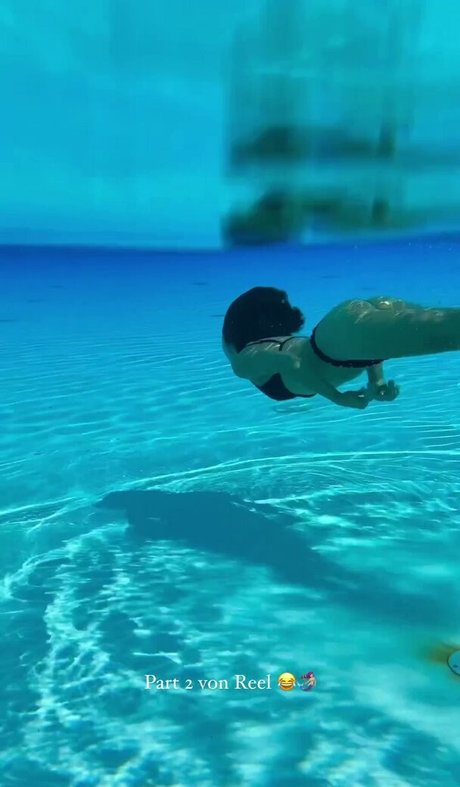 Shanti Tan onlyfans.