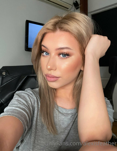 alexisfeather nsfw onlyfans