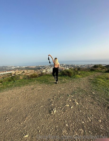 alexisfeather naked on onlyfans