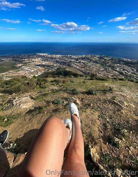 alexisfeather onlyfans model