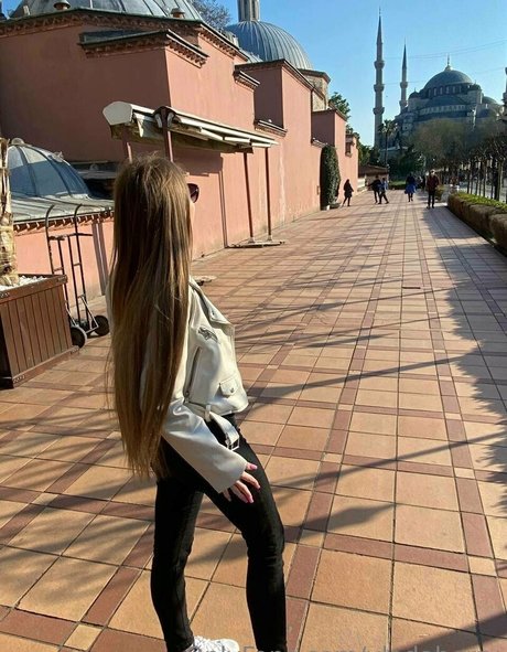 vladaberry onlyfans model