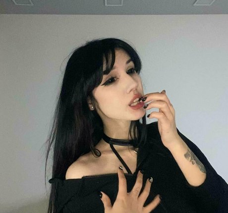 misakivirgin onlyfans images