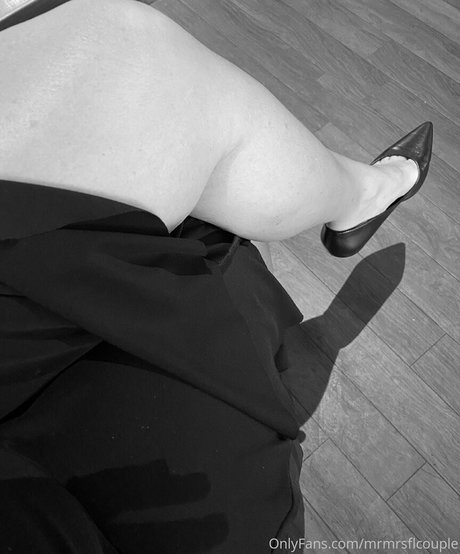 swingerellefree onlyfans sextape leak