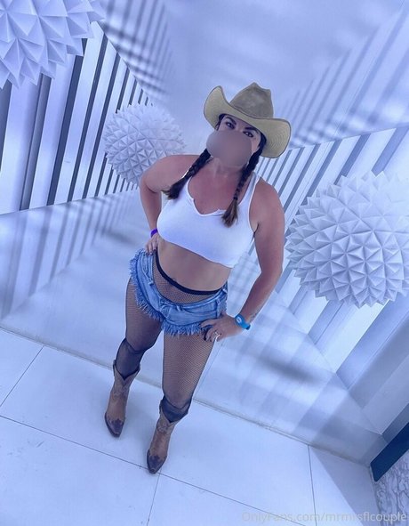 swingerellefree onlyfans leaked photos