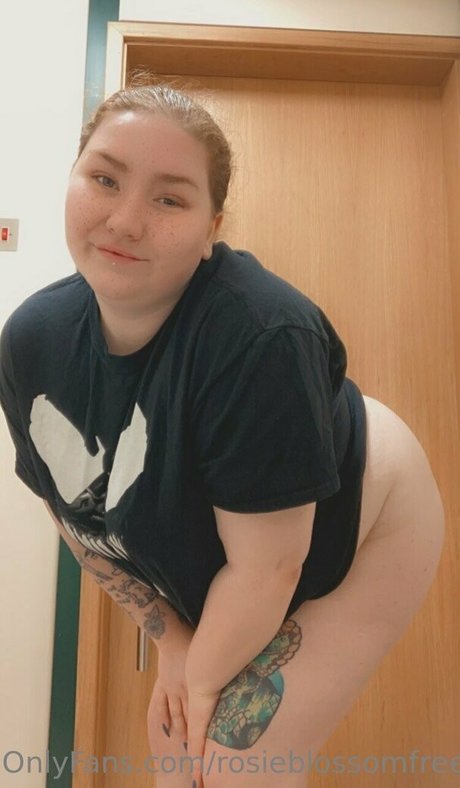 rosieblossomfree onlyfans nude pictures
