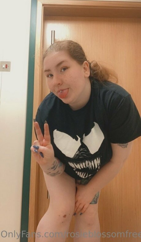 rosieblossomfree feet onlyfans