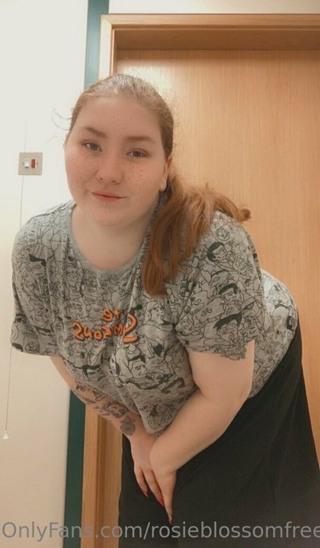 rosieblossomfree onlyfans leaks sex