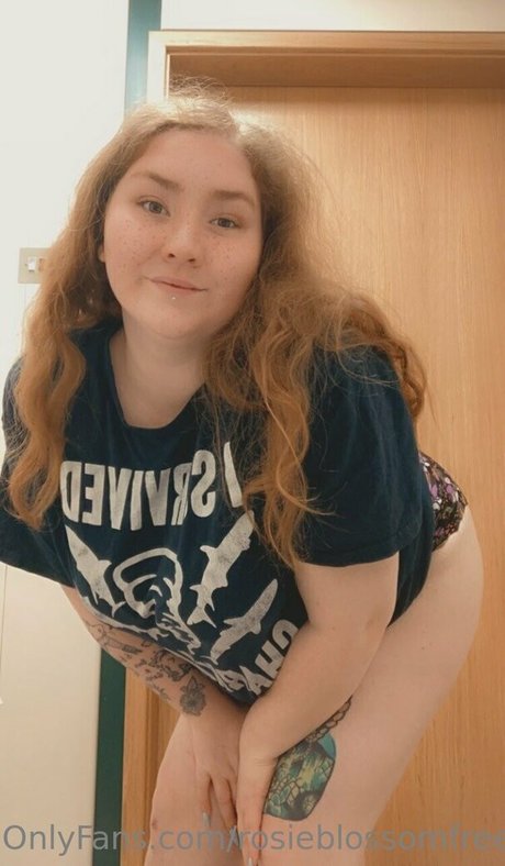 rosieblossomfree onlyfans leaked nudes