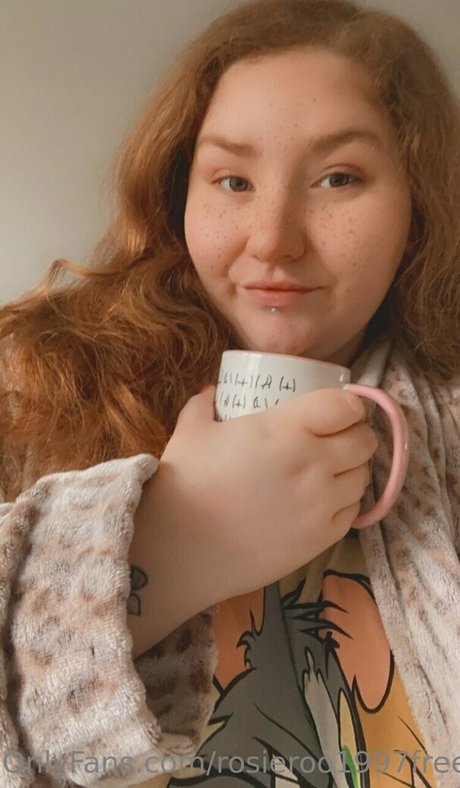 rosieblossomfree onlyfans model